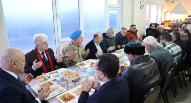 Vali Serdengeçti, Darıköy'de vatandaşlarla iftarda buluştu