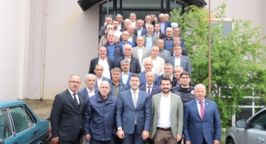 Başkan Ayyıldız, ilçe yöneticileri ve muhtarlarla kahvaltıda buluştu