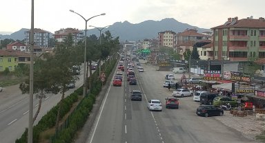 Bayram dönüşü yollarda yoğunluk yaşanıyor