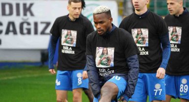 Çaykur Rizespor sahaya minik Esilay'ı hatırlatarak çıktı