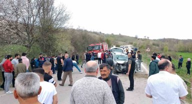 Kafa kafaya çarpıştılar: 8 yaralı