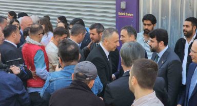 Milletvekilleri ve belediye başkanı partililer ve vatandaşlarla bayramlaştı