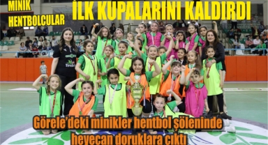 Minik hentbolcular ilk kupalarını kaldırdı