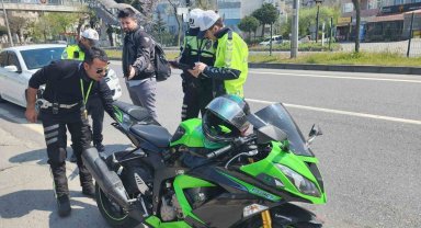 Polis ekiplerinden bayramda motosiklet uygulaması