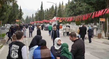 Samsunlular mezarlıklara akın etti