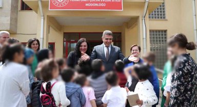 Sevgi evlerinde bayram sevincine ortak oldular