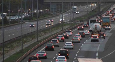 TEM'in Bolu geçişinde tatilcilerin trafik çilesi
