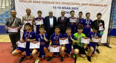 Teyyaredüzü Şehit Ufuk Bingöl Ortaokulu Futsal Takımı, yarı finalde