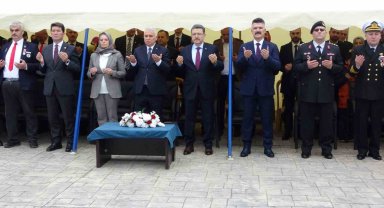 Trabzon protokolü şehitliği ziyaret etti