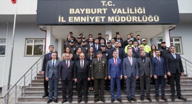 Validen görev başındaki personele bayram ziyareti
