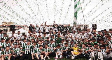 Çayelispor 3. Lig kupasını kaldırdı