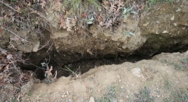 Deprem sonrası oluşan derin çatlaklar endişe yarattı
