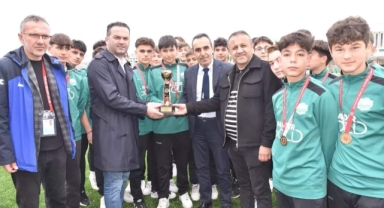 Görelespor U-15 şampiyonluğunu kupayla taçlandırdı