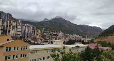 Gümüşhane'de mayıs ayında kar sürprizi
