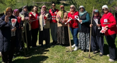 Kızılay gönüllüleri, köydelerdeki anneleri unutmadı
