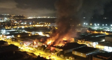 Samsun'da yatak fabrikasında yangın çıktı