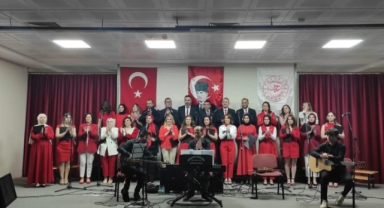 Şebinkarahisar’da 19 Mayıs coşkusu Öğretmenler Korosu konseriyle zirveye taşındı