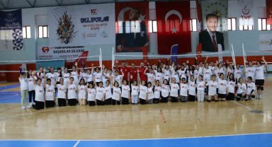Türkiye'nin 33. Fabrika Voleybolu Gümüşhane'de açıldı
