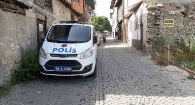 106 yaşındaki kadın bahçede ölü bulundu