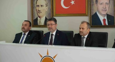 Bakan Yumaklı, AK Parti'de bayramlaşma programına katıldı