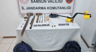 Defineciler suçüstü yakalandı