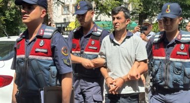 Engelli kız kardeşini dövdüğü iddiasıyla babasını öldürdü