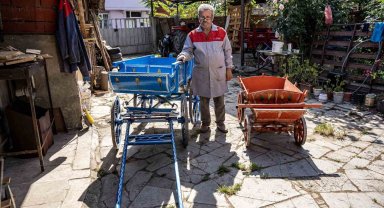 Filmden esinlendi emekli olunca 'Sütçü Ramiz'in arabasını yaptı