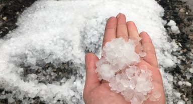 Fındık büyüklüğünde dolu yağdı