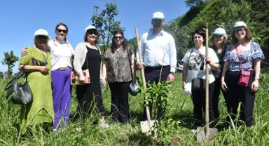 Giresun'da Dünya Çevre Günü'nde meyve fidanları toprakla buluştu