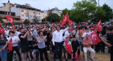 Giresun’da milli maç dev ekranda coşkuyla izlendi