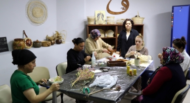 Kadınlar, evsel atıkları kazanca dönüştürüyor