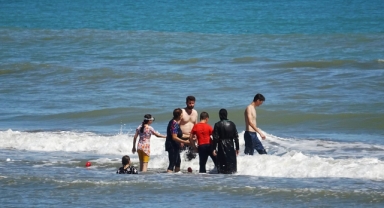 Karadeniz’de 4 kişi boğulma tehlikesi geçirdi