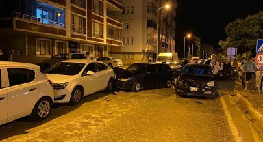 Köpeğe çarpmamak için ani fren yapan sürücü otomobille çarpıştı: 6 yaralı