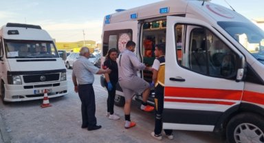Maç sırasında 2 futbolcu sıcak nedeniyle baygınlık geçirdi
