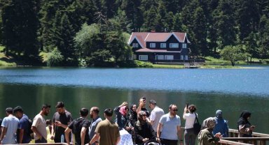 Tatilciler, Bolu'nun doğa harikasına akın etti