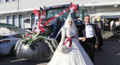 Traktörden gelin arabası yaptılar...