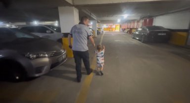 2 yaşındaki çocuğu otoparkta unuttular