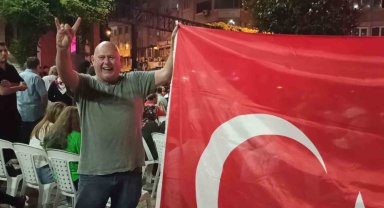 Alman taraftardan bozkurt işareti