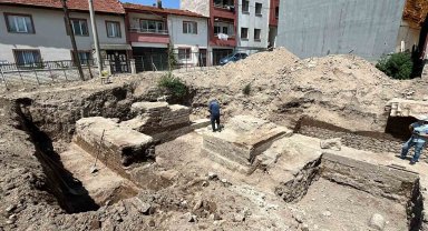 Apartman yapılacak yerin altından tarihi hamam çıktı