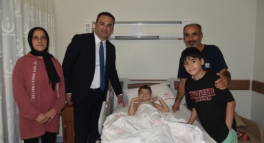 Başkan Dede, sünnet olan çocukları ziyaret etti