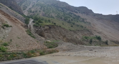 Erzurum-Artvin yolunda heyelan