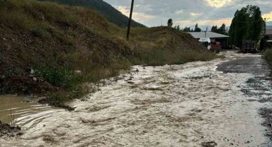 Gümüşhane'de sel korku yarattı