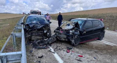 Kafa kafaya çarpıştılar! 5 yaralı var