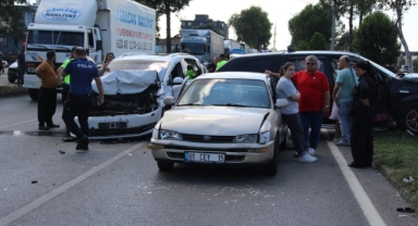 Karadeniz sahil yolunda zincirleme kaza... 5 araç birbirine girdi