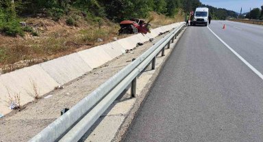 Kaza yapan araç hurdaya döndü: Baba yaralandı, oğlu öldü