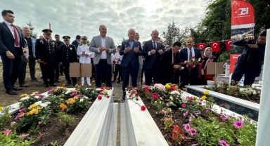 Milletvekili Temür 15 Temmuz şehidini kabri başında andı