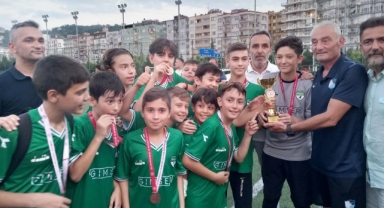 Pikolaspor kupasını aldı