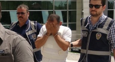 Adliyede ikinci kattan atlayan zanlı öldü