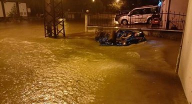 Sinop şiddetli yağışa teslim oldu