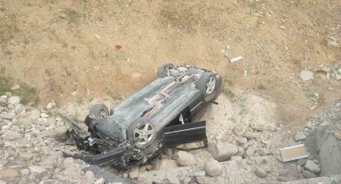 Sinop'ta otomobil şarampole düştü: 2 yaralı
